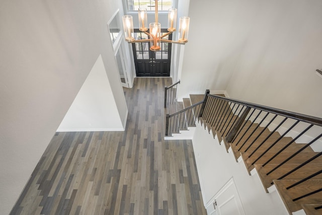 9722 Leafgate Ct, Missouri City, TX 77459 - stairway with a high ceiling, wood finished floors, a chandelier, and baseboards