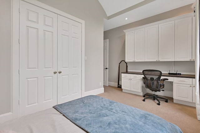 310 Rustic Ln, Friendswood, TX 77546 - office featuring light carpet, lofted ceiling, recessed lighting, baseboards, and built in study area