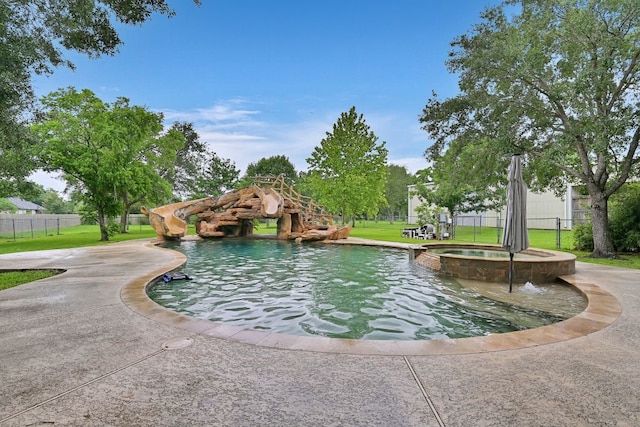 310 Rustic Ln, Friendswood, TX 77546 - surrounding community featuring fence and a hot tub