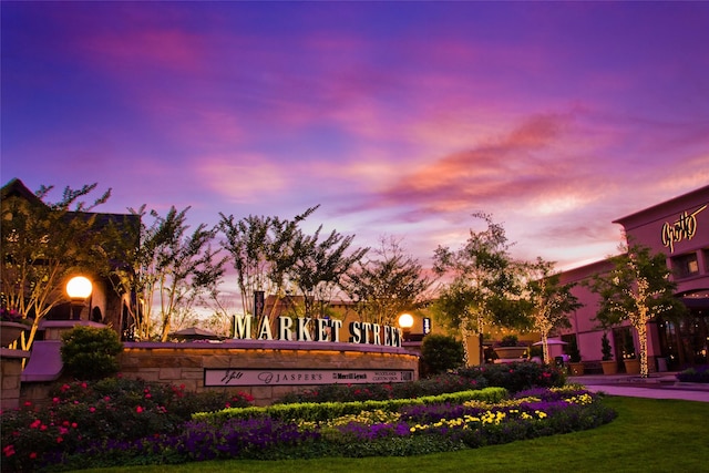 view of community / neighborhood sign