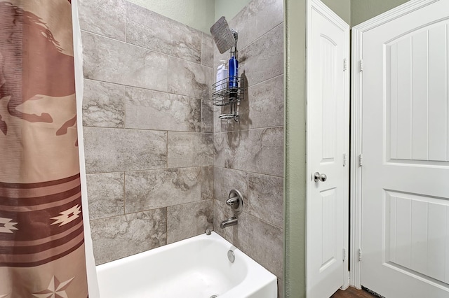 bathroom with shower / bath combo