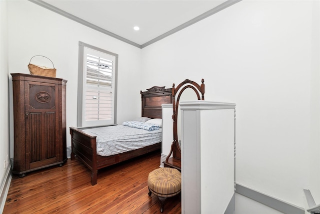 bedroom with hardwood / wood-style floors, baseboards, crown molding, and recessed lighting