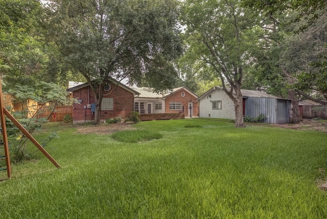 9010 Carousel Ln, Houston, TX 77080 - view of yard