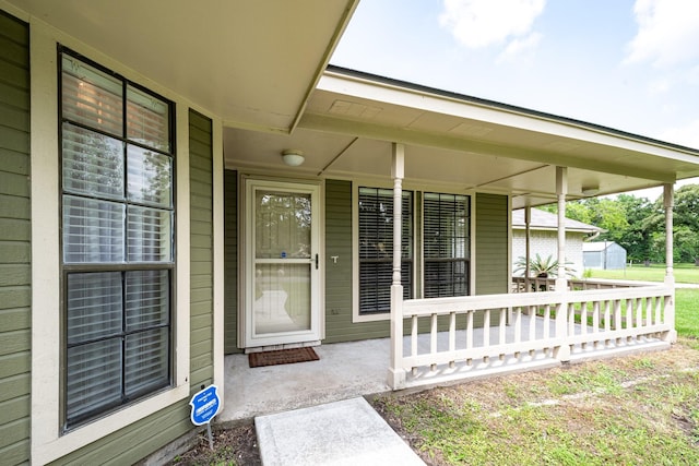 property entrance featuring a porch