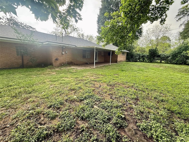 view of yard featuring a patio