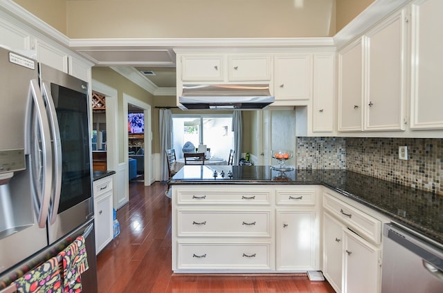 3114 E Ashfield Dr, Houston, TX 77082 - kitchen with appliances with stainless steel finishes, under cabinet range hood, crown molding, a peninsula, and white cabinets