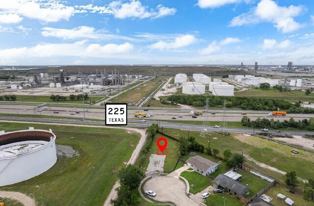 101 Alastair Dr, Pasadena, TX 77506