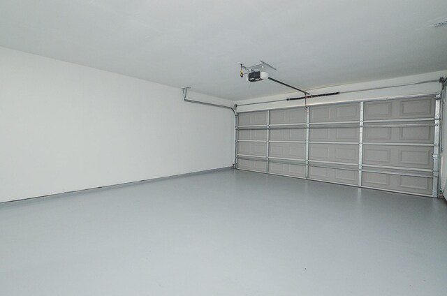 6107 Kuldell Dr, Houston, TX 77074 - garage with a garage door opener