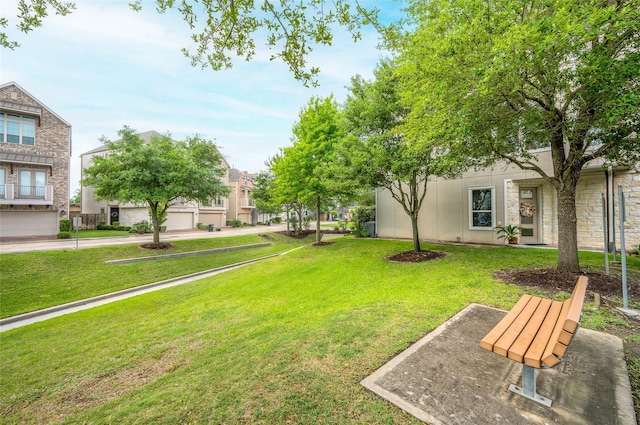 view of home's community featuring a yard