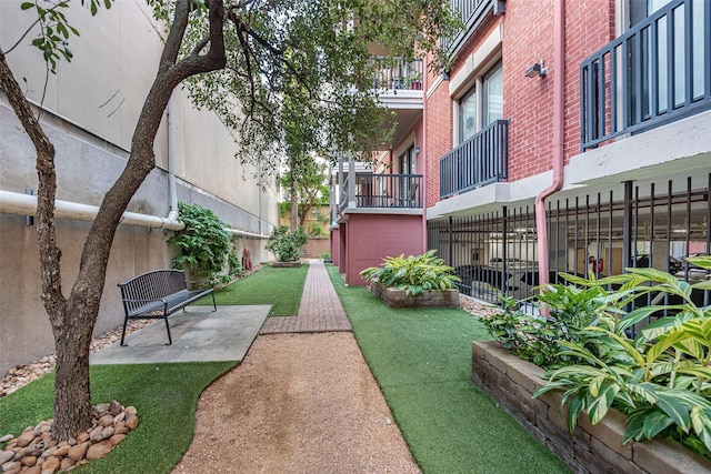 2400 Mccue Rd Unit 260, Houston, TX 77056 - surrounding community featuring fence