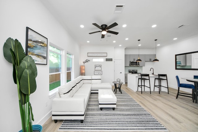 living area with recessed lighting, a ceiling fan, visible vents, and baseboards