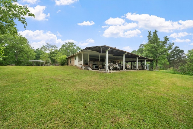 view of yard featuring a patio