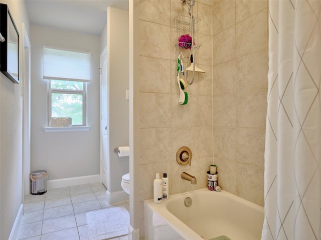 full bathroom featuring baseboards, shower / bath combo with shower curtain, toilet, and tile patterned floors