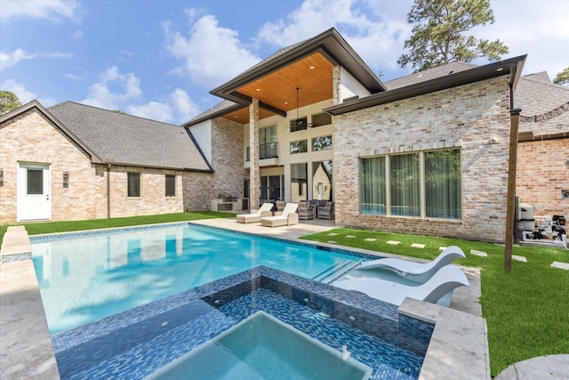 13927 Perthshire Rd, Houston, TX 77079 - view of swimming pool featuring an outdoor living space, a ceiling fan, a yard, a patio, and a pool with connected hot tub
