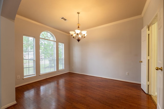 spare room with crown molding, visible vents, dark wood-style floors, and an inviting chandelier