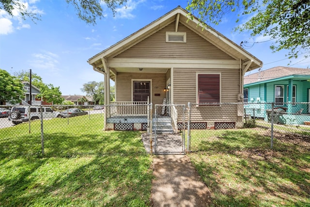 view of front facade featuring fence, a gate, a porch, and a front yard