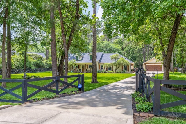view of front facade with an outdoor structure, a garage, fence, and a front yard