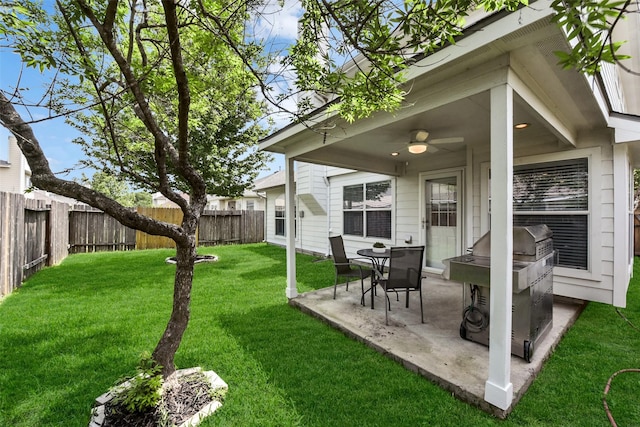 view of yard featuring a fenced backyard, a ceiling fan, and a patio