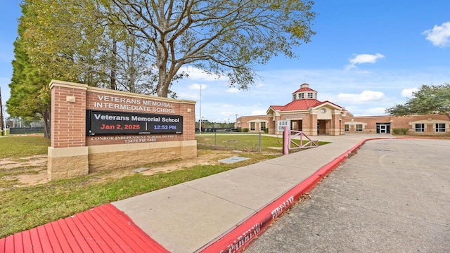 surrounding community with a lawn