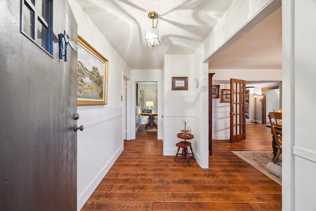 1033 Gardendale Dr, Houston, TX 77018 - entryway with baseboards, a notable chandelier, and dark wood-style floors