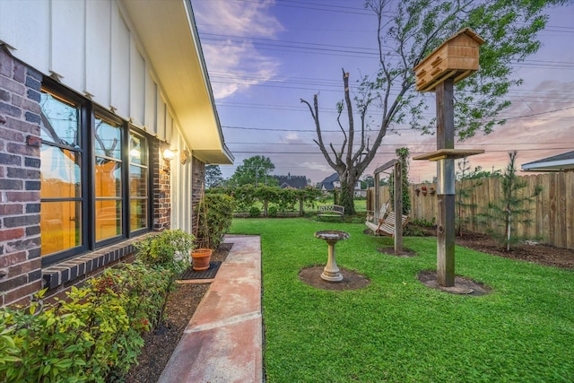 1033 Gardendale Dr, Houston, TX 77018 - view of yard with fence