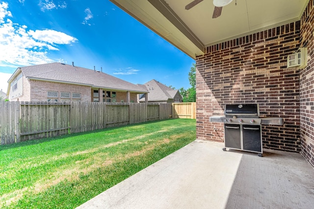 view of yard featuring a fenced backyard, a ceiling fan, and a patio area