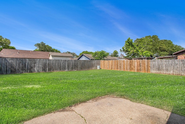 3622 Pine Ridge Ln, Houston, TX 77088 - view of yard featuring a fenced backyard
