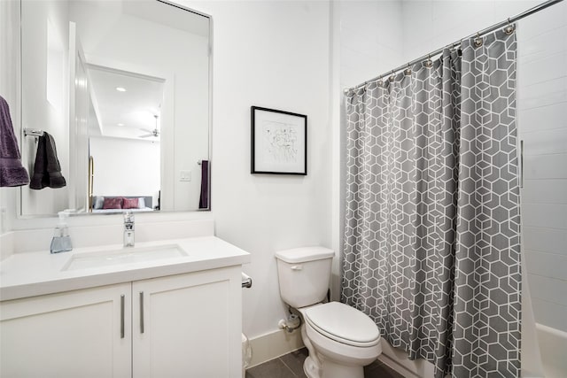 1023 Roberts St, Houston, TX 77003 - full bathroom featuring vanity, toilet, a ceiling fan, and shower / bath combo with shower curtain