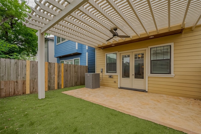 view of yard featuring fence, a pergola, cooling unit, a ceiling fan, and a patio area