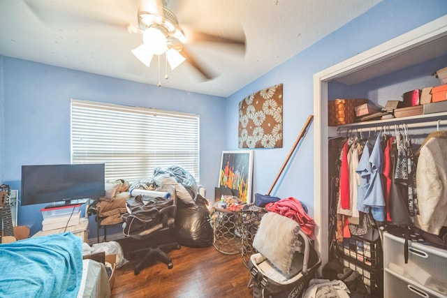 116 Chestnut St, Lake Jackson, TX 77566 - bedroom featuring ceiling fan, a closet, and wood finished floors
