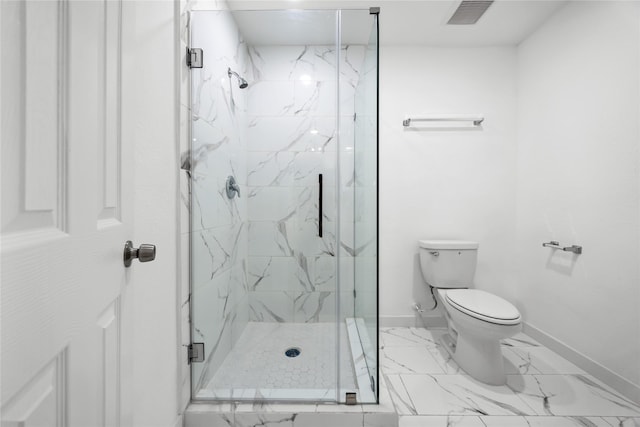 full bathroom with visible vents, baseboards, toilet, marble finish floor, and a marble finish shower
