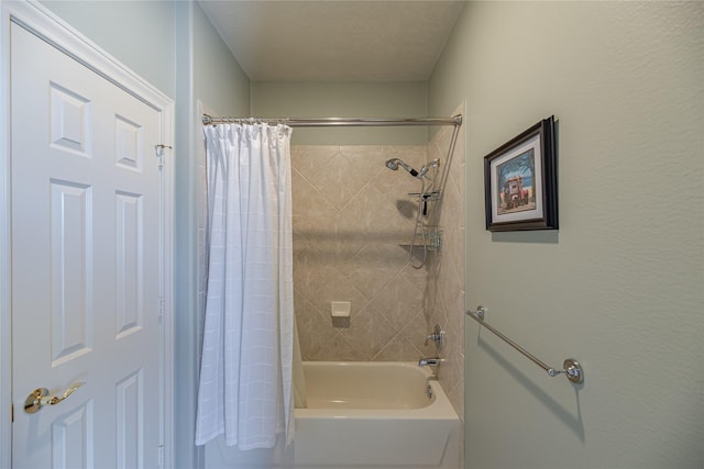 full bath with shower / tub combo with curtain