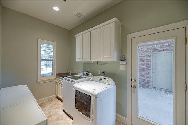 clothes washing area featuring cabinet space, baseboards, a sink, and washing machine and clothes dryer