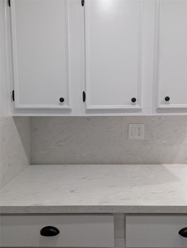 804 Ward St, Rosenberg, TX 77471 - detailed view of tasteful backsplash