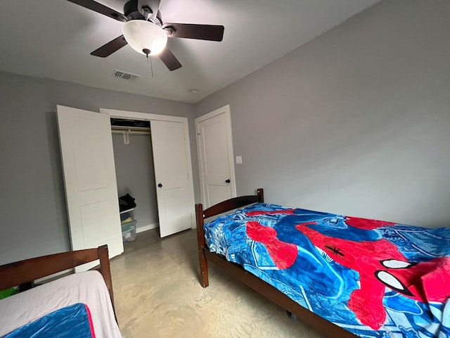 bedroom with ceiling fan, a closet, finished concrete floors, and visible vents