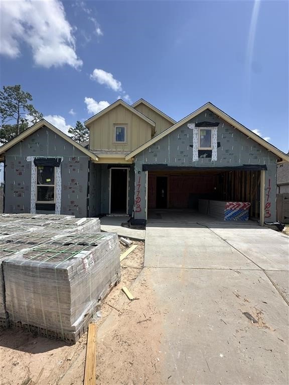 17703 Monarch Vista Ln, Conroe, TX 77302 - property under construction featuring concrete driveway and an attached garage