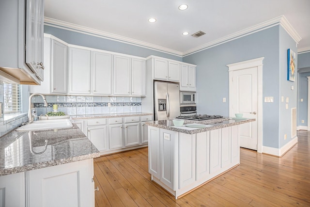 kitchen with visible vents, recessed lighting, tasteful backsplash, a sink, and appliances with stainless steel finishes