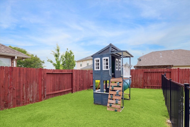 view of yard featuring a fenced backyard