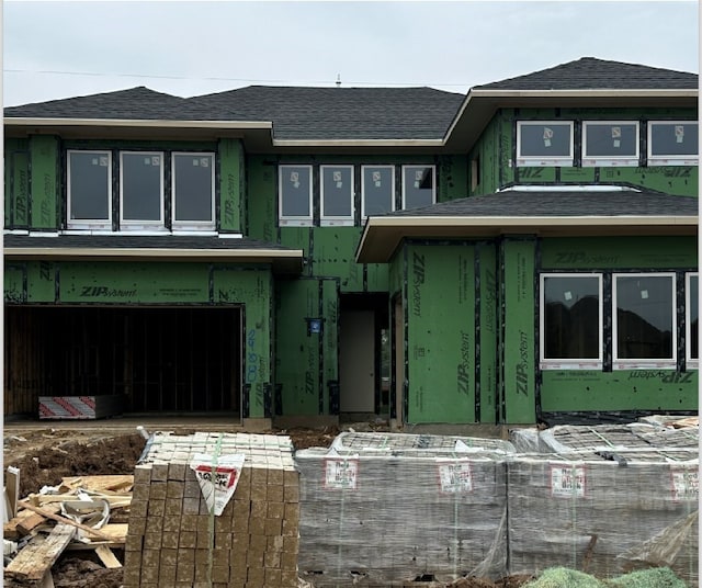 view of front of property featuring a shingled roof