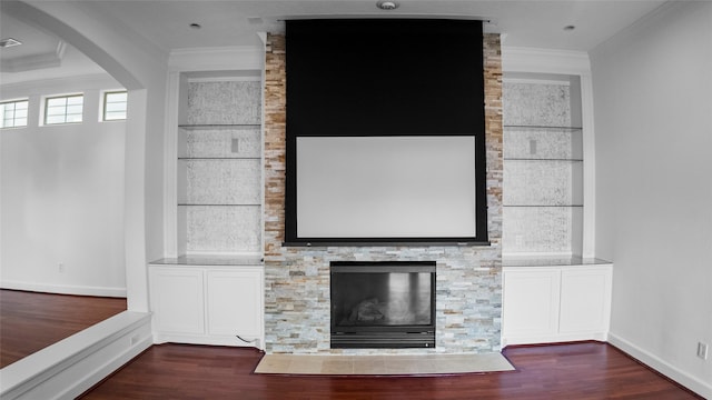4524 Rose St, Houston, TX 77007 - unfurnished living room featuring baseboards, ornamental molding, dark wood-style floors, and built in shelves