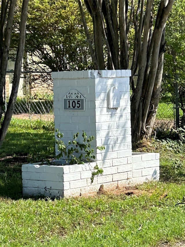 105 Will St, Willis, TX 77378 - community / neighborhood sign with fence