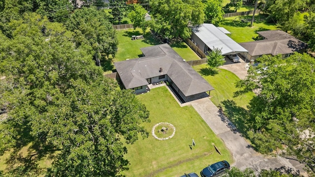 aerial view of property and surrounding area