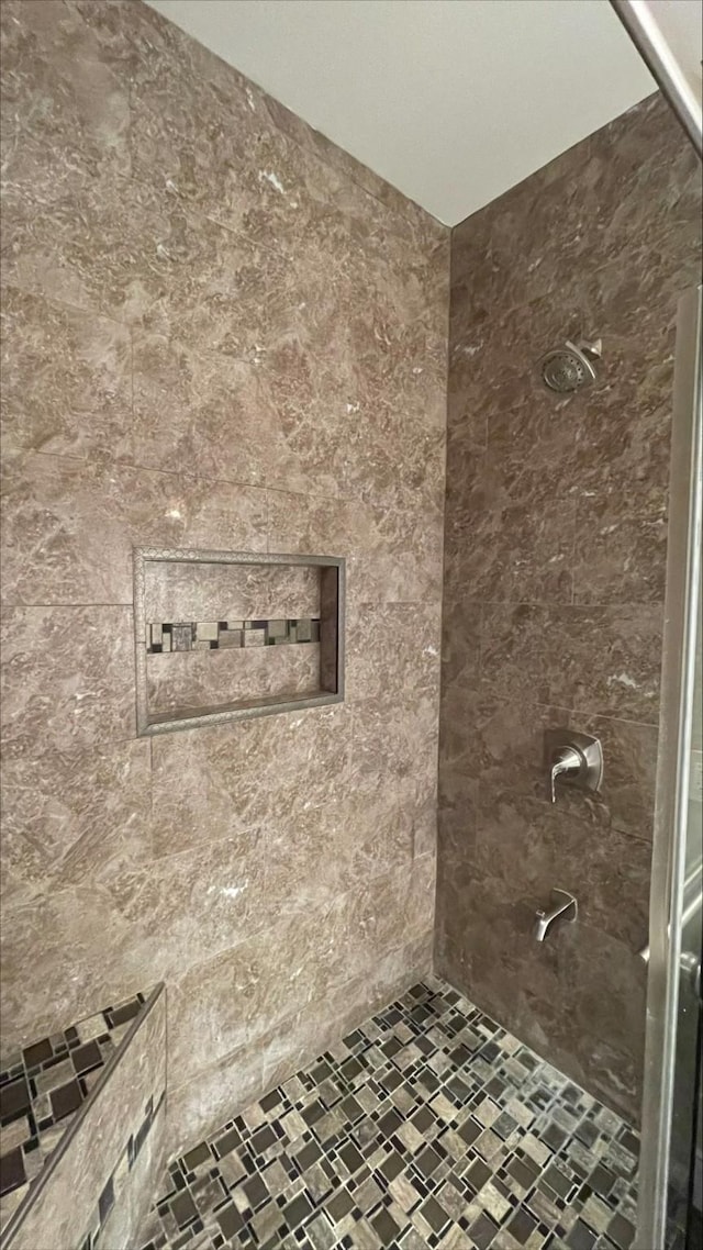 1718 Elgin St, Houston, TX 77004 - full bathroom featuring a tile shower
