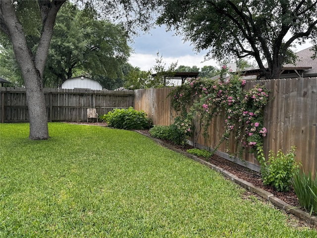 view of yard featuring a fenced backyard