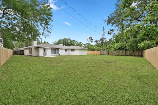 view of yard featuring a fenced backyard