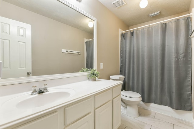 9322 Colt Canyon Ln, Houston, TX 77089 - bathroom featuring vanity, a shower with curtain, and tile patterned flooring
