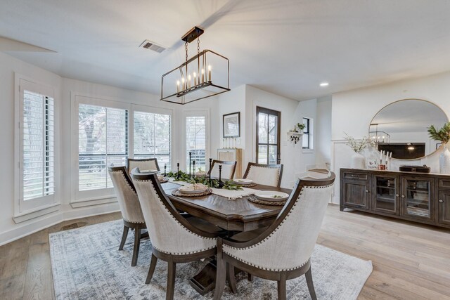 10503 Metronome Dr, Houston, TX 77043 - dining area with an inviting chandelier, light wood finished floors, recessed lighting, baseboards, and visible vents