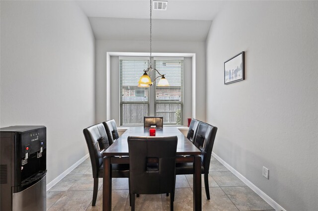 dining space with visible vents, baseboards, and an inviting chandelier