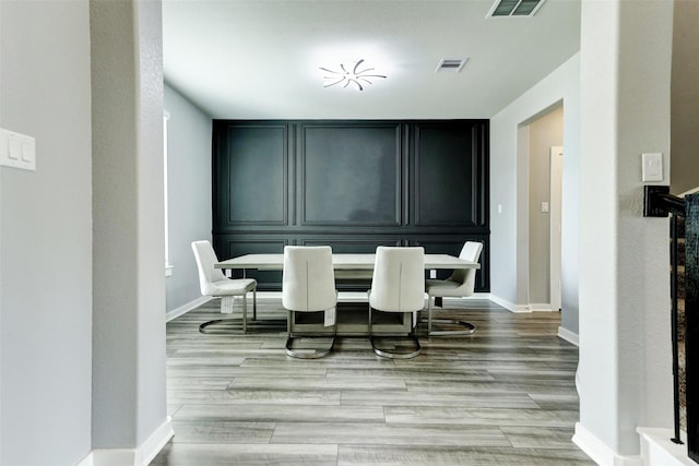 4910 Magnolia Springs Dr, Pearland, TX 77584 - dining area with baseboards, wood finished floors, and visible vents