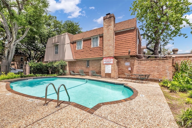 386 N Post Oak Ln, Houston, TX 77024 - community pool with fence and a patio